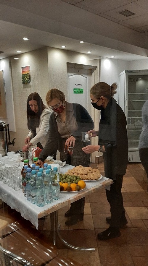 Szkolenie stacjonarne w ramach projektu Zdalny Nauczyciel Zdalna Szkoła = uczestnicy i począstunek